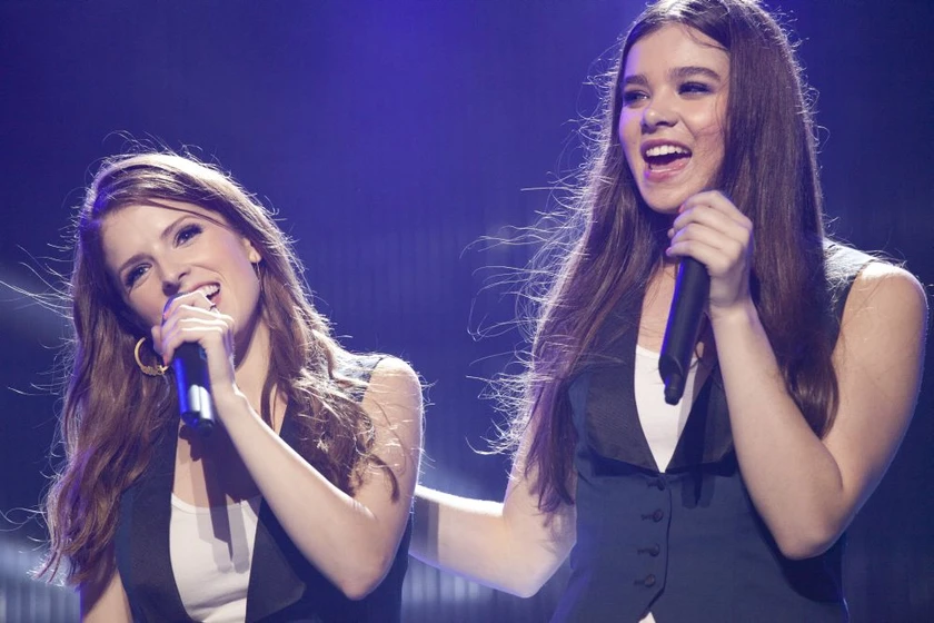 Anna Kendrick y Hailee Steinfeld en dando-la-nota-aun-mas-alto