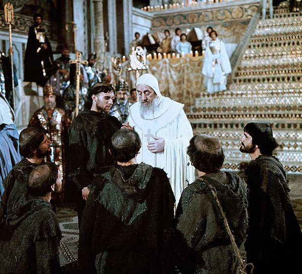 Alec Guinness y Graham Faulkner en Hermano Sol Hermana Luna