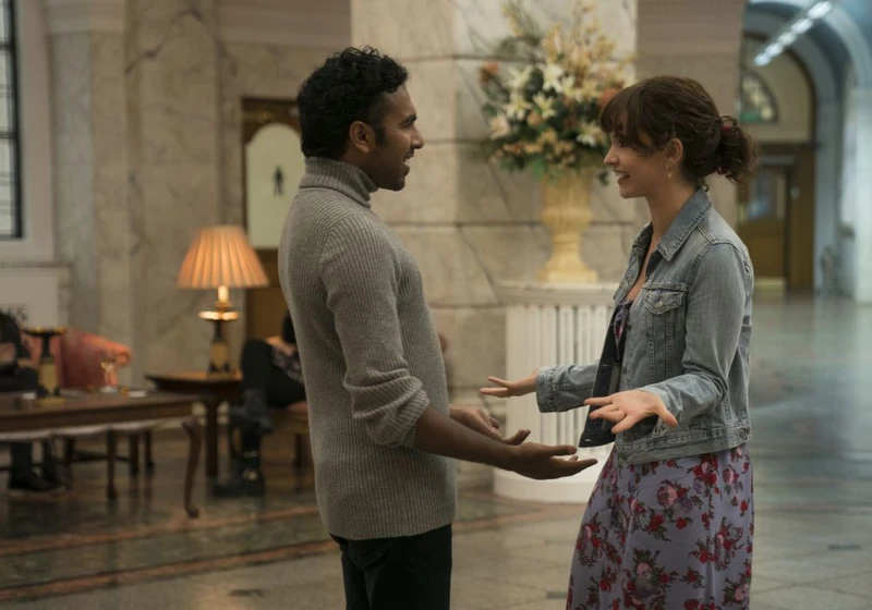 Lily James y Himesh Patel en yesterday-2019