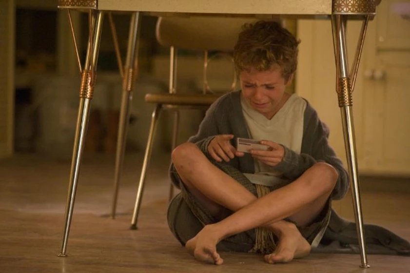 Evan Bird en chained