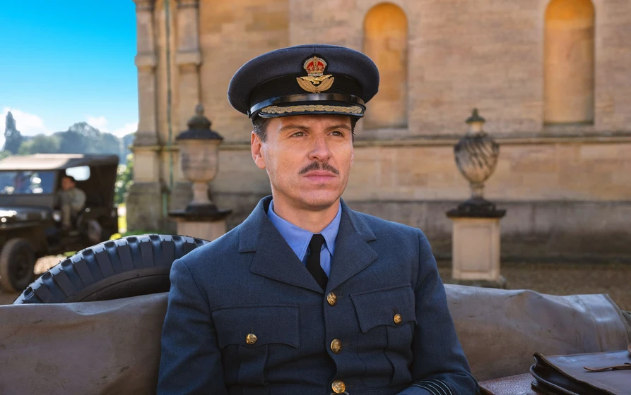 Andrew Scott en tiempo-de-victoria