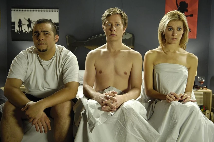 Ennis Esmer, Natalie Lisinska y Peter Oldring en young-people-fucking-y-p-f