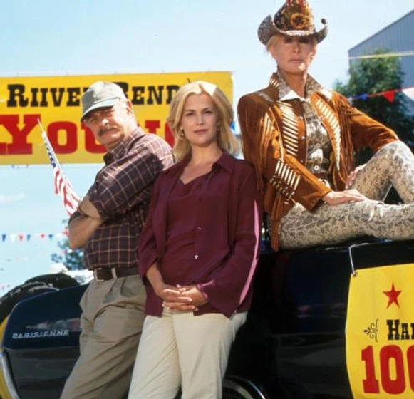 Gerald McRaney, Thea Gill y Joan Van Ark en alerta-tornado