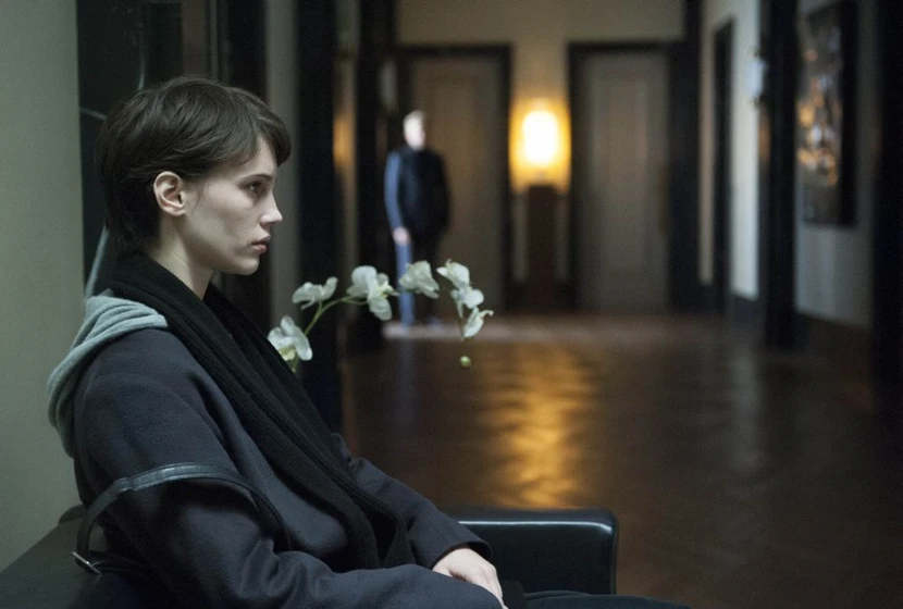 Marine Vacth en el-amante-doble