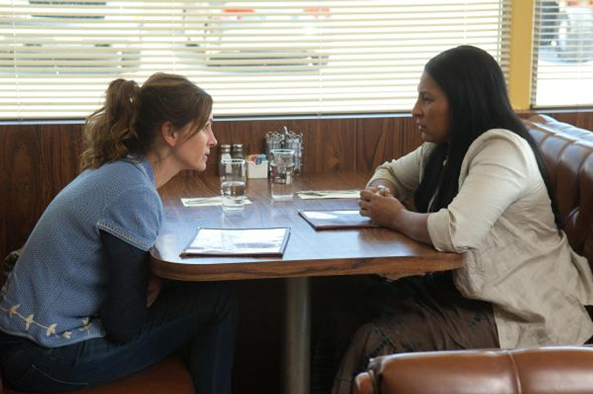 Pam Grier y Julia Roberts en Larry Crowne, nunca es tarde