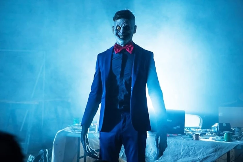 Jordan Essoe en bedeviled