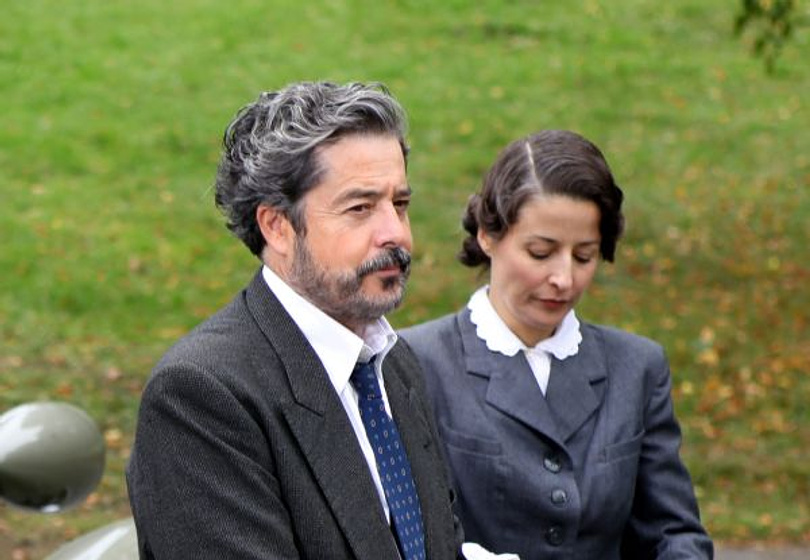 Carlos Iglesias y Esther Regina en Ispansi (Españoles)
