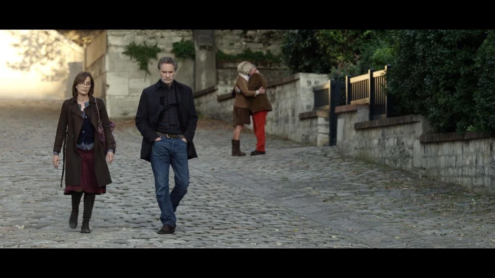 Kristin Scott Thomas y Kevin Kline en mi-casa-en-paris