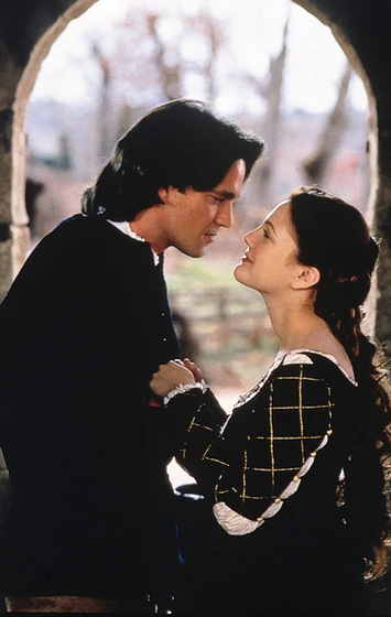 Drew Barrymore y Dougray Scott en por-siempre-jamas