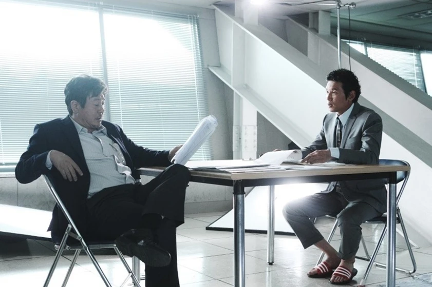 Jeong-min Hwang y Min-sik Choi en New World