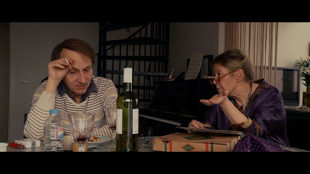 Françoise Lebrun y Michel Houellebecq en El Secuestro de Michel Houellebecq