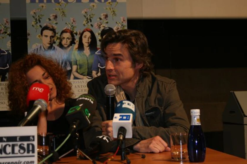 Alberto San Juan y Cristina Marcos en la-isla-interior (Rueda de prensa en Madrid. Abril 2010)