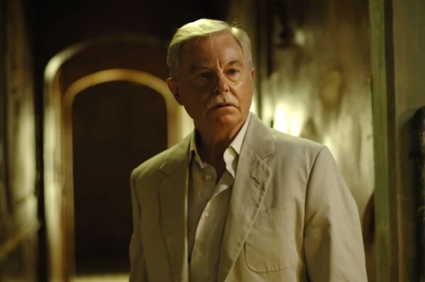 Derek Jacobi en arritmia