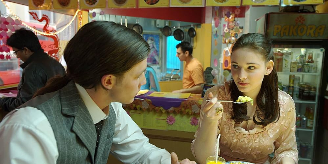 Maria Ehrich y Jannis Niewöhner en rubi-la-ultima-viajera-del-tiempo