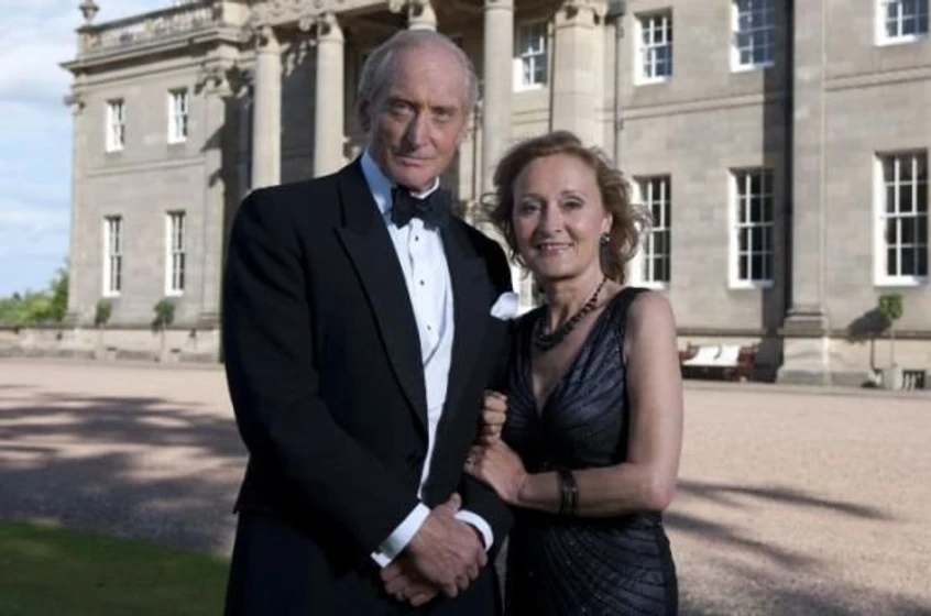 Charles Dance y Eleonore Weisgerber en sombras-del-amor