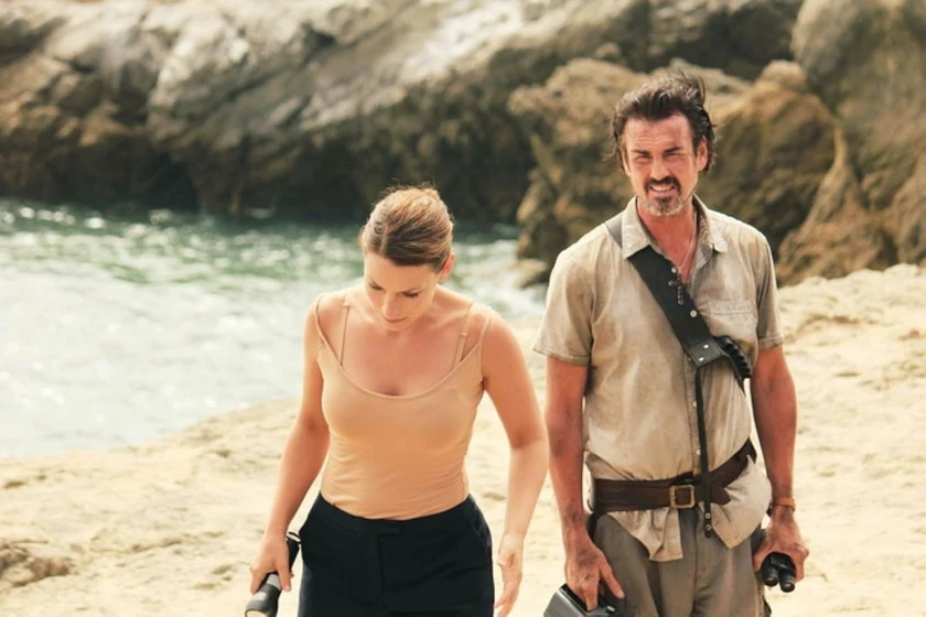 Gary Stretch y Sarah Lieving en megatiburon-contra-crocosaurio