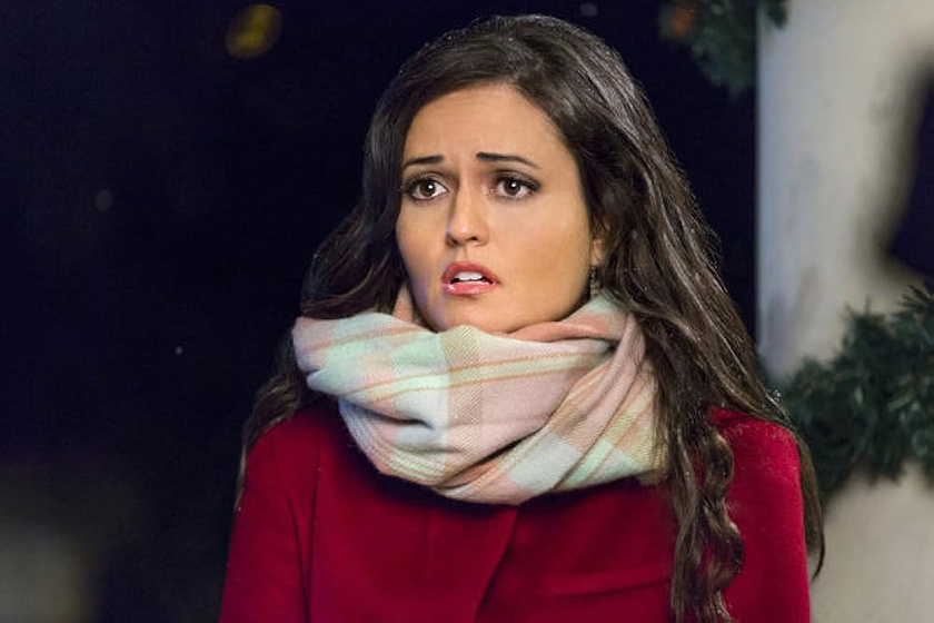 Danica McKellar en corona-navidena