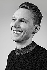 picture of actor Samuel Barnett