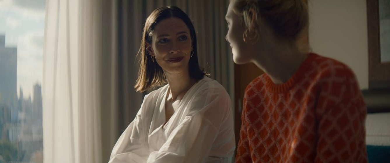 Elle Fanning y Rebecca Hall en Alcanzando tu Sueño