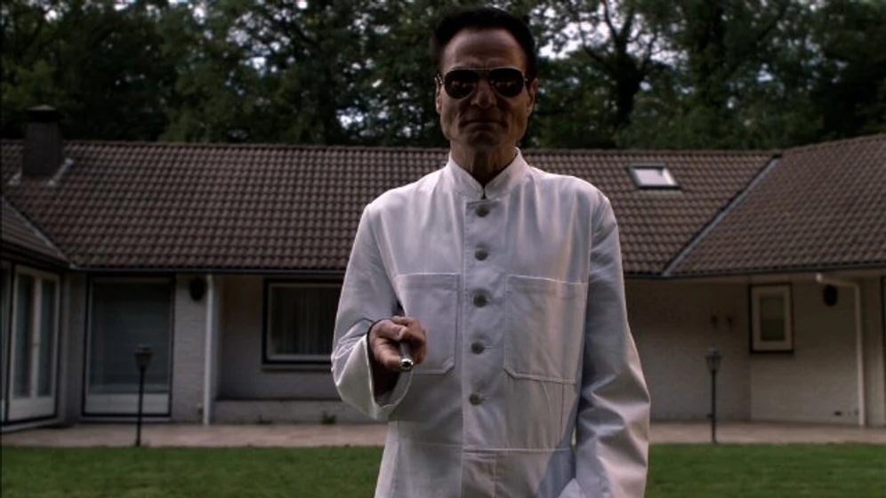 Dieter Laser en the-human-centipede