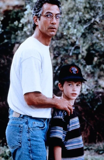 David Strathairn y Joseph Mazzello en rio-salvaje