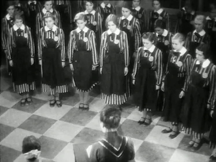 Imagen de muchachas-de-uniforme
