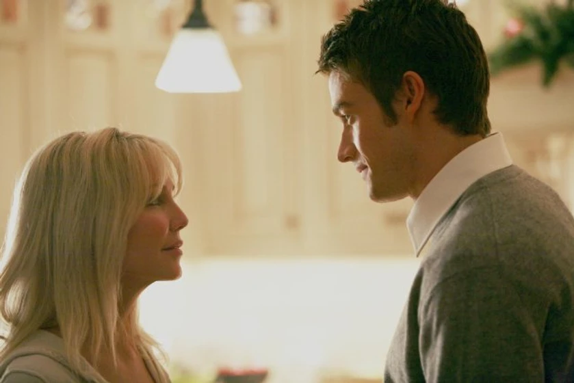 Heather Locklear y Robert Buckley en regalo-de-cumpleanos