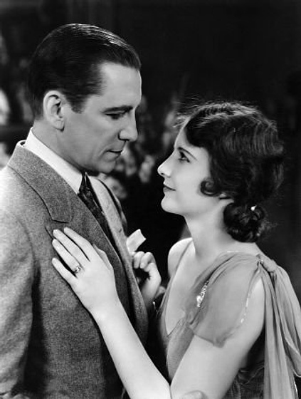 Barbara Stanwyck en La Puerta Cerrada