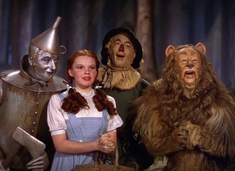 Judy Garland, Ray Bolger, Bert Lahr y Jack Haley en El Mago de Oz