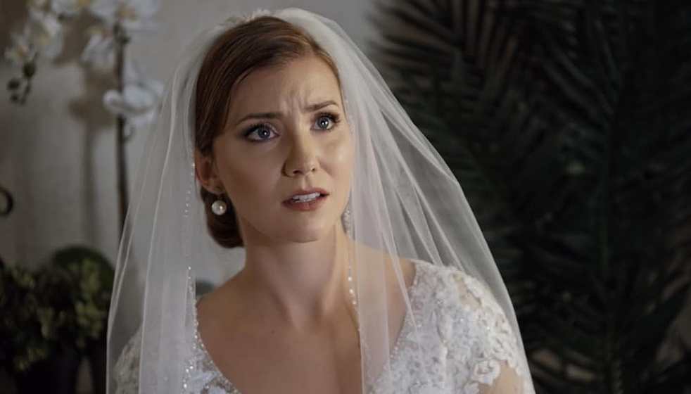 Shae Robins en amor-identico