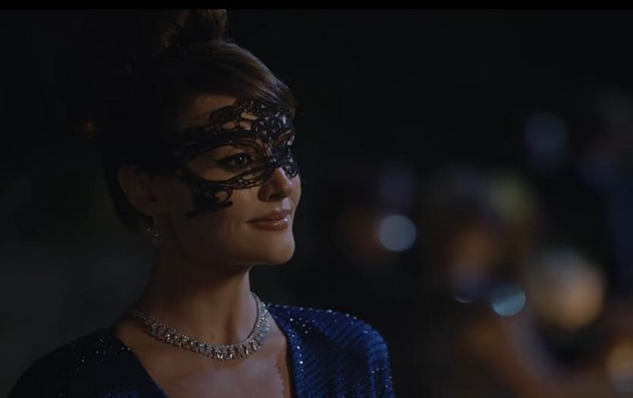 Esra Bilgiç en Un Ladrón Romántico