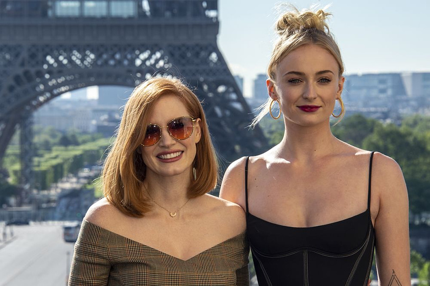 Jessica Chastain y Sophie Turner en X-Men: Fénix Oscura (Photocall en Paris. Mayo 2019)