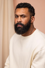 picture of actor Chi Lewis-Parry