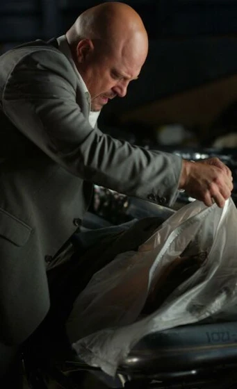 Michael Chiklis en rise-cazadora-de-sangre