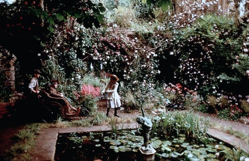 Kate Maberly, Heydon Prowse y Andrew Knott en El Jardín Secreto