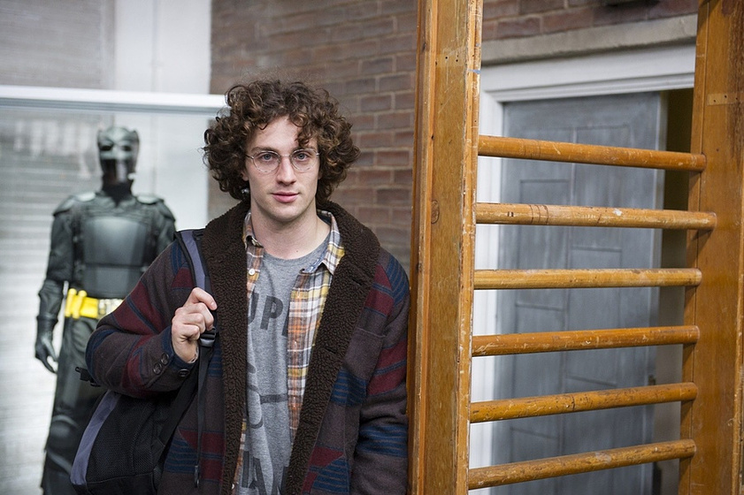 Aaron Taylor-Johnson en Kick-Ass 2, con un par