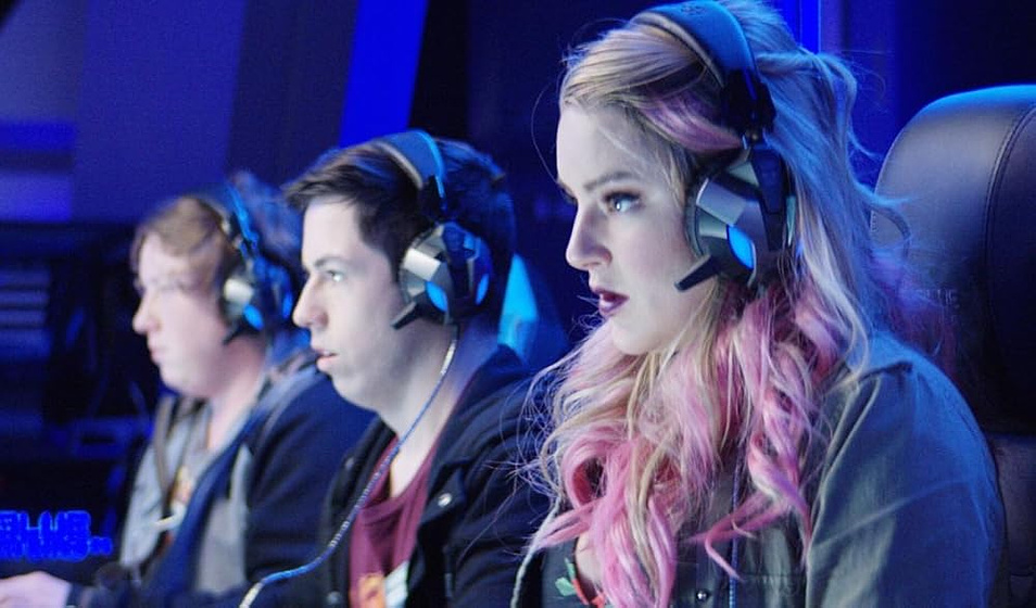 Joey Morgan, Hassie Harrison y Tom Plumley en max-reload-y-los-desintegradores-abisales