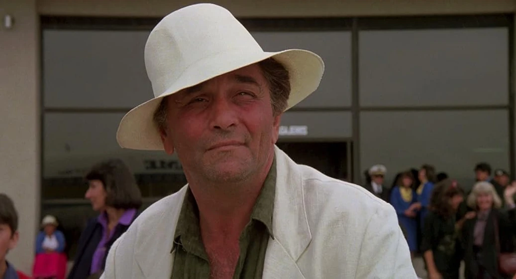 Peter Falk en el-misterio-de-la-piramide-de-oro