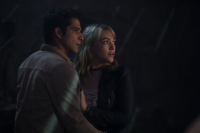 Tyler Posey y Violett Beane en Verdad o Reto