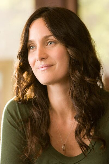Carrie-Anne Moss en Disturbia