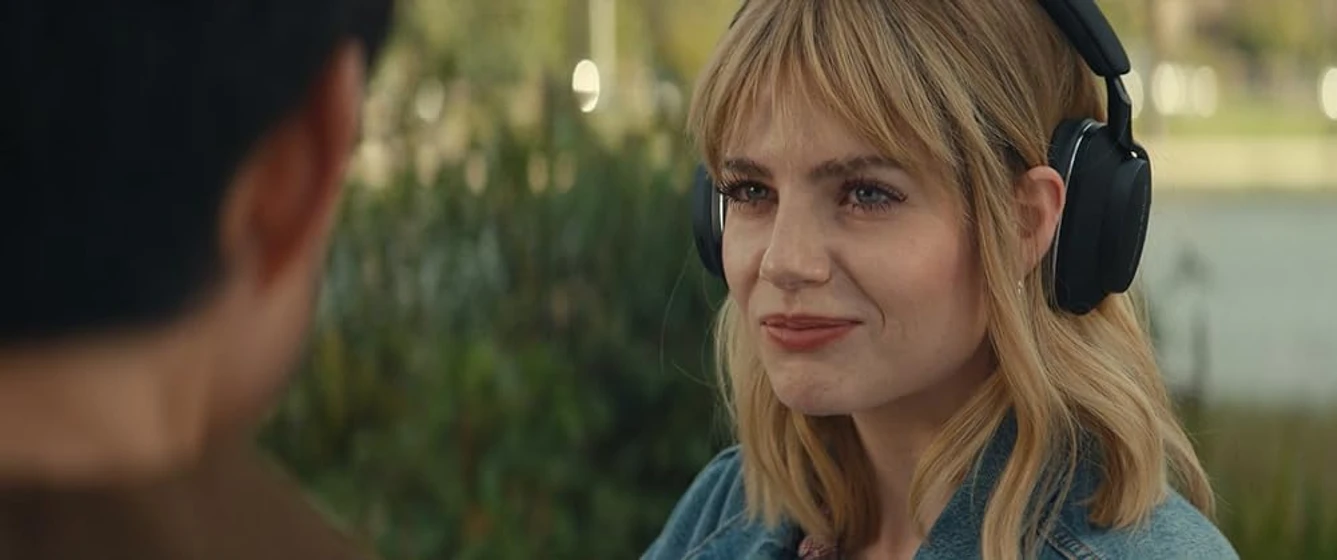 Lucy Boynton en the-greatest-hits