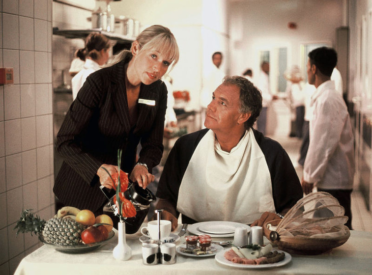 Anica Dobra y Christian Kohlund en Dream Hotel: Mauricio