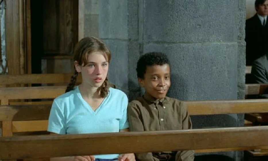 Isabelle Adjani y Claude Amazan en le-petit-bougnat