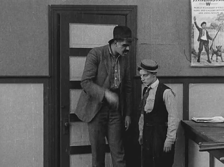Buster Keaton y Ingram B. Pickett en el-guardaespaldas-1921