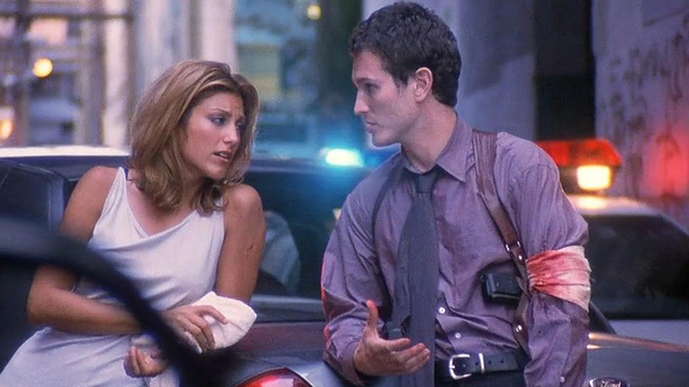 Jennifer Esposito y Nick Moran en La Proposición