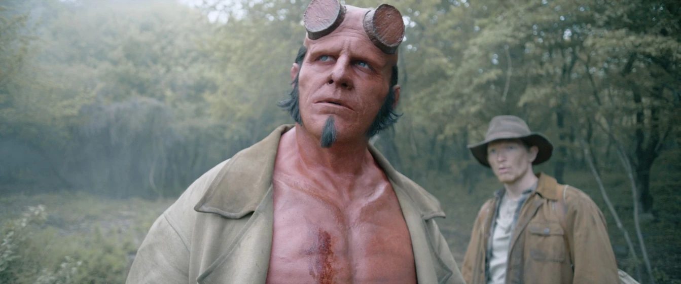 Jefferson White y Jack Kesy en hellboy-el-hombre-retorcido