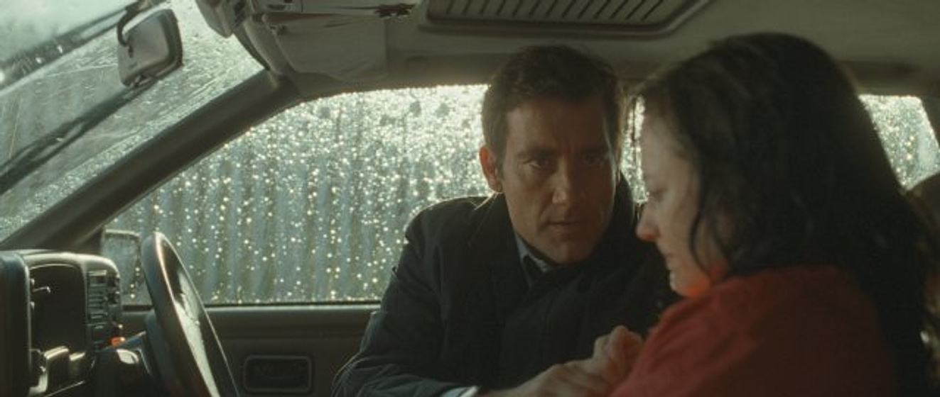 Clive Owen y Andrea Riseborough en Agente doble