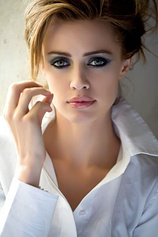 picture of actor Nathalie Rapti Gomez