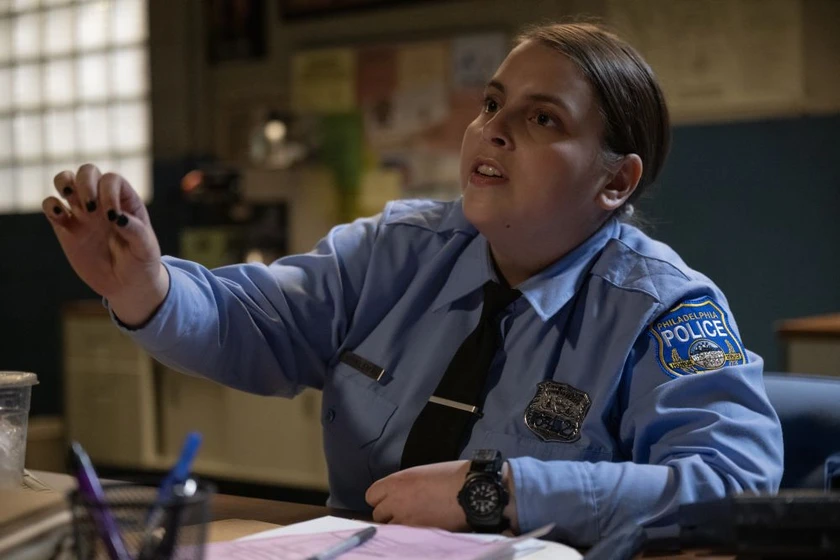 Beanie Feldstein en dos-chicas-a-la-fuga