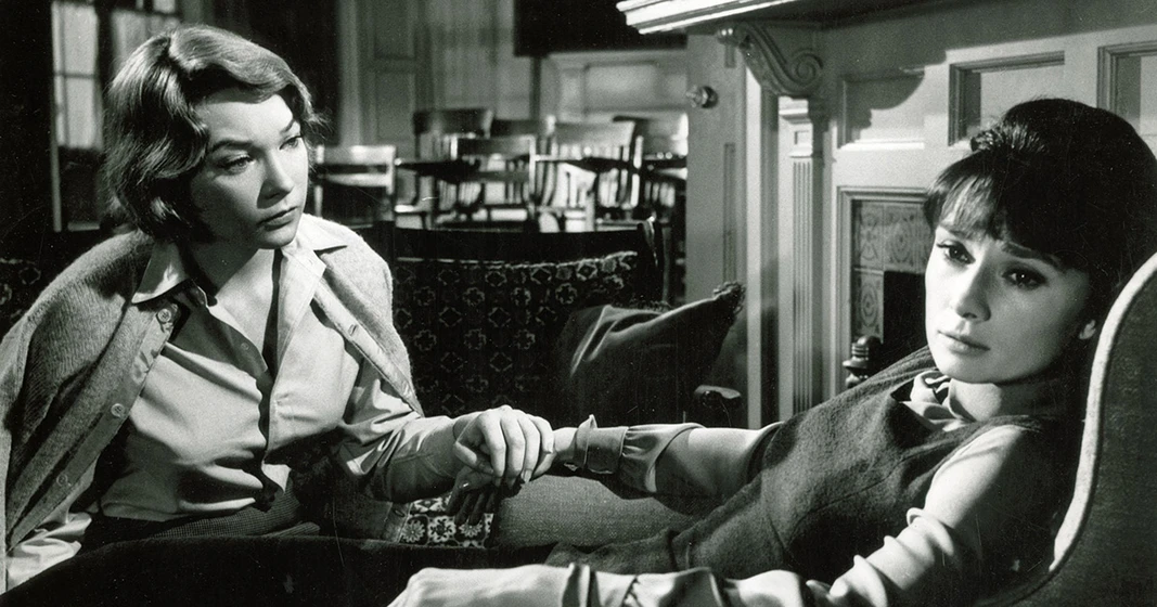 Audrey Hepburn y Shirley MacLaine en la-calumnia